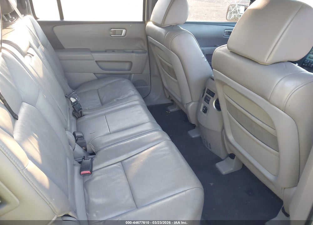 2011 HONDA PILOT EX-L VIN: 5FNYF3H58BB011948