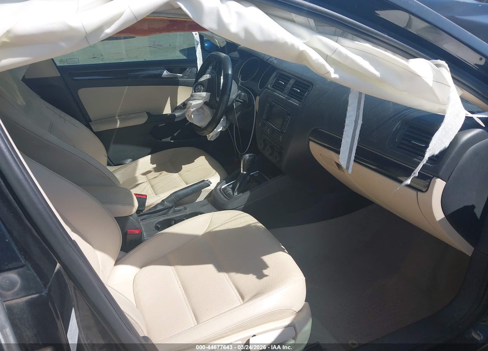2015 VOLKSWAGEN JETTA 2.0L TDI SEL VIN: 3VWLA7AJ8FM203845