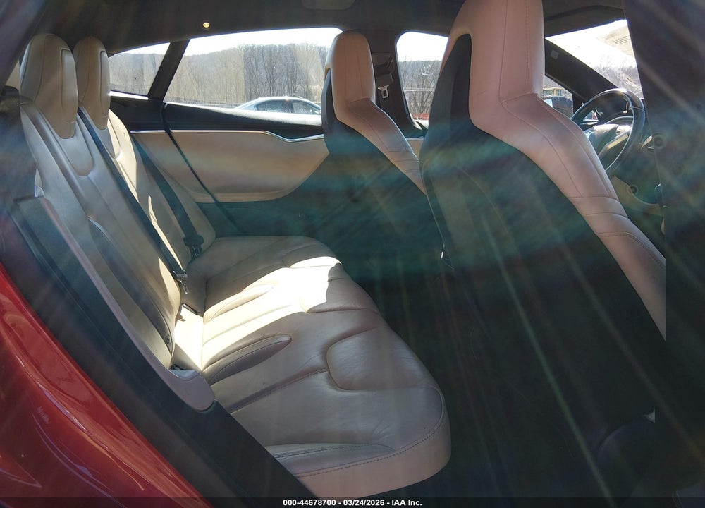 2015 TESLA MODEL S VIN: 5YJSA1H20FF093565