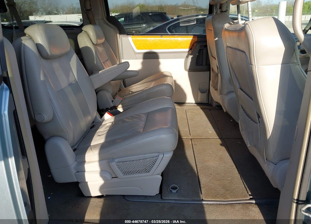 2008 CHRYSLER TOWN & COUNTRY LIMITED VIN: 2A8HR64X18R837157
