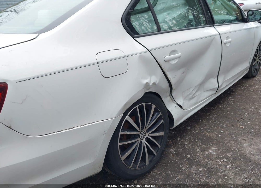 2016 VOLKSWAGEN JETTA 1.8T SPORT VIN: 3VWD17AJ5GM236811