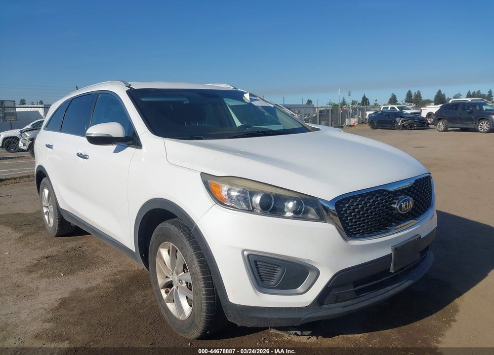 2016 KIA SORENTO 2.4L LX VIN: 5XYPG4A38GG032435