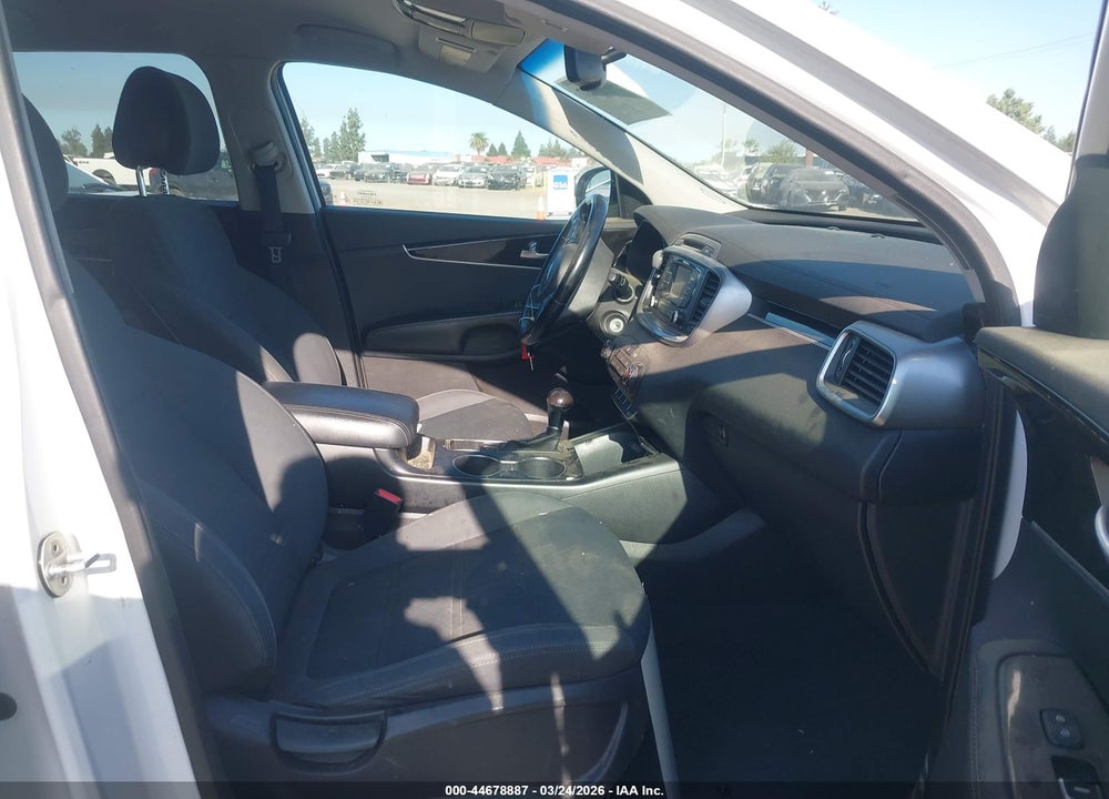 2016 KIA SORENTO 2.4L LX VIN: 5XYPG4A38GG032435