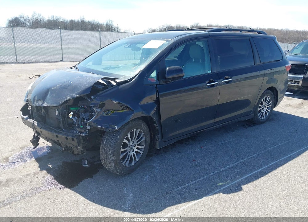 2019 TOYOTA SIENNA XLE 8 PASSENGER VIN: 5TDYZ3DC2KS966378