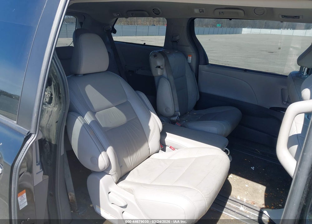 2019 TOYOTA SIENNA XLE 8 PASSENGER VIN: 5TDYZ3DC2KS966378
