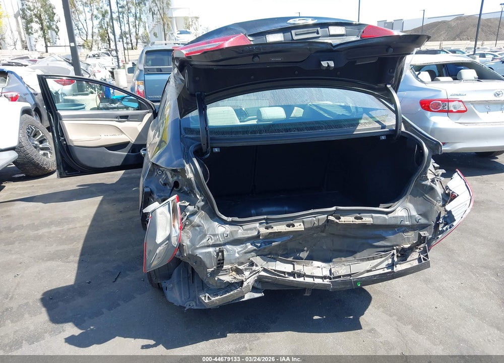 2017 HYUNDAI ELANTRA SE VIN: 5NPD74LF9HH050284