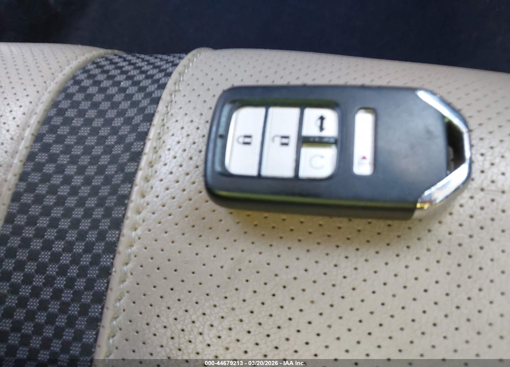 2019 HONDA CIVIC EX-L VIN: 19XFC1F74KE015882