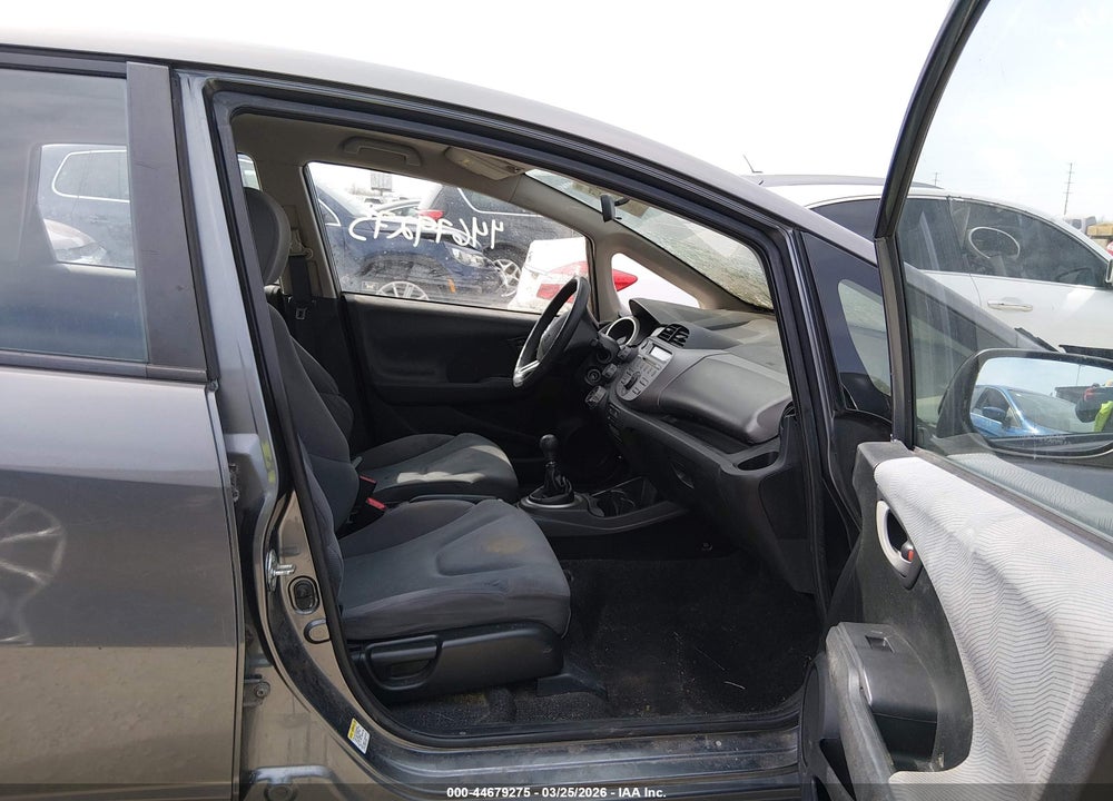 2013 HONDA FIT VIN: JHMGE8G32DC047676
