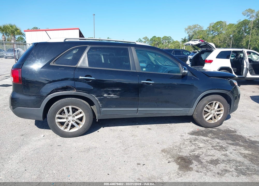 2015 KIA SORENTO LX VIN: 5XYKT3A65FG660445