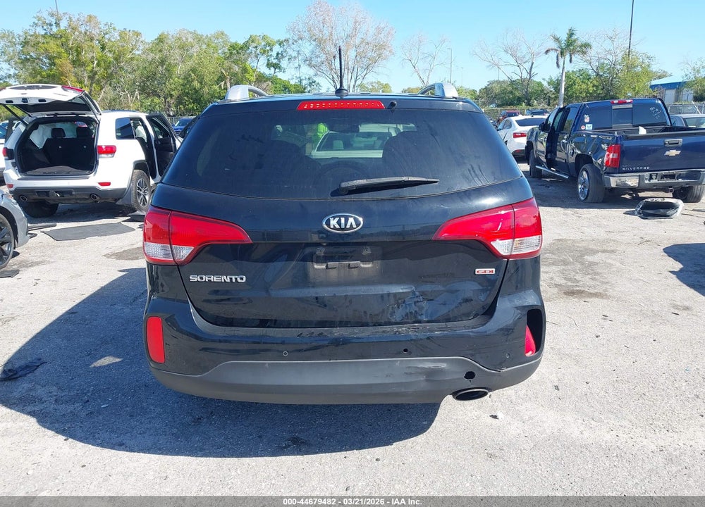 2015 KIA SORENTO LX VIN: 5XYKT3A65FG660445
