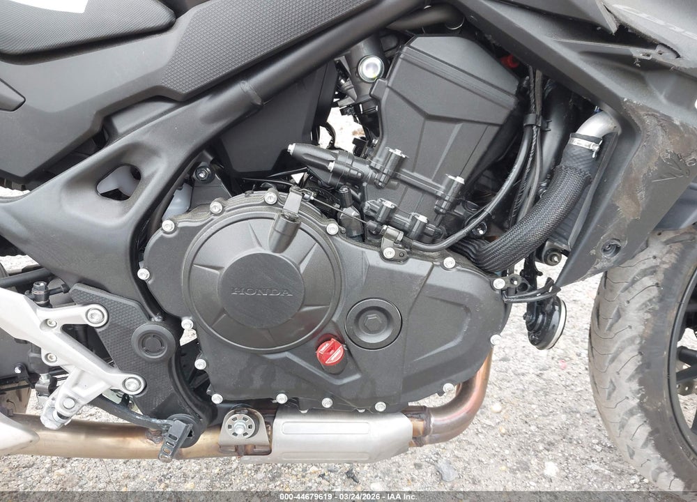 2025 HONDA CB750 A VIN: JH2RH2401SK001985
