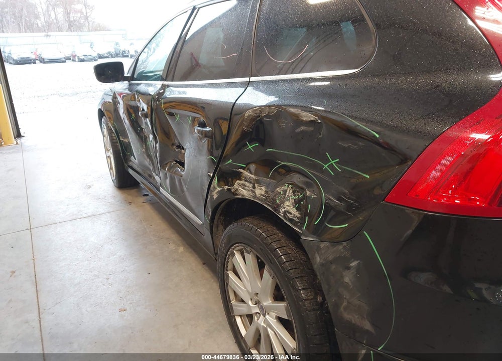 2017 VOLVO XC60 T5 INSCRIPTION VIN: YV440MRU8H2087884