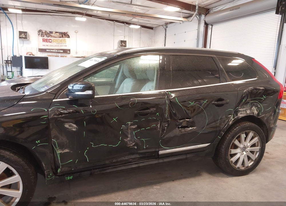 2017 VOLVO XC60 T5 INSCRIPTION VIN: YV440MRU8H2087884