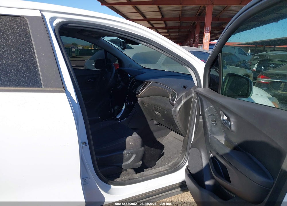 2019 CHEVROLET TRAX LS VIN: 3GNCJKSB2KL358640