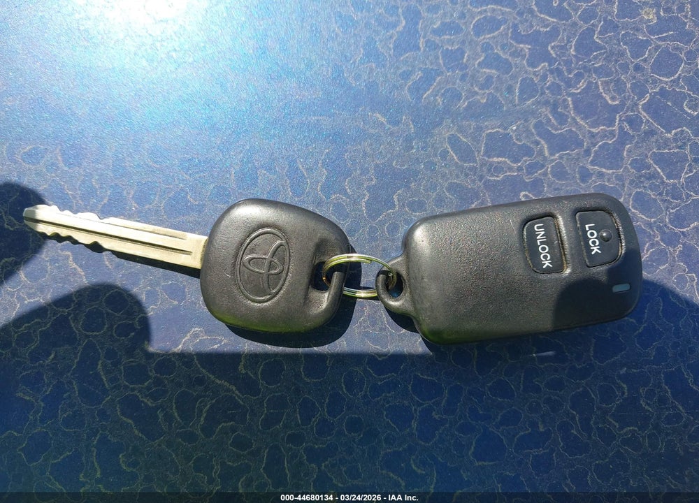 2008 TOYOTA COROLLA CE VIN: 1NXBR32E18Z992013