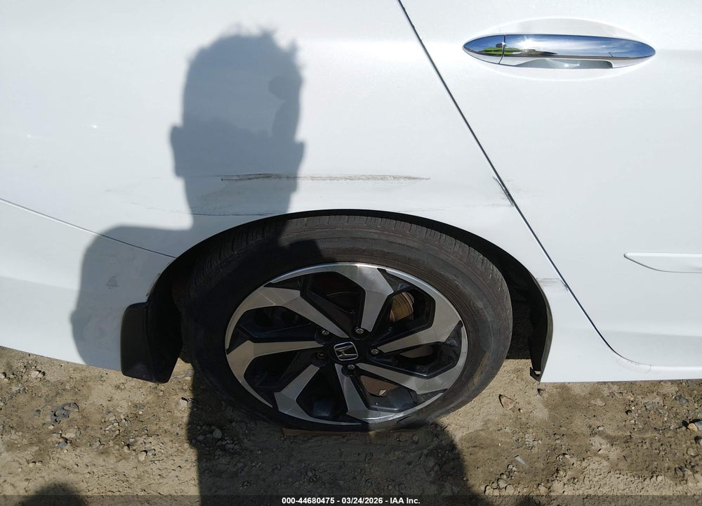 2017 HONDA ACCORD EX-L VIN: 1HGCR2F84HA242129