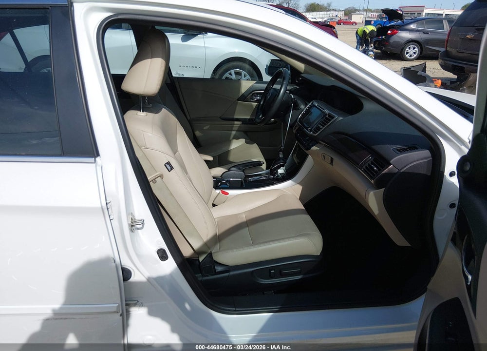 2017 HONDA ACCORD EX-L VIN: 1HGCR2F84HA242129