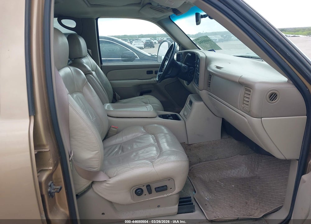 2001 CHEVROLET SUBURBAN 2500 LT VIN: 3GNGK26U21G107568