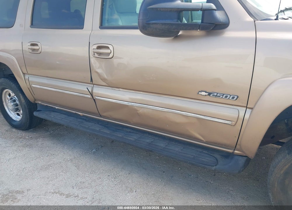 2001 CHEVROLET SUBURBAN 2500 LT VIN: 3GNGK26U21G107568