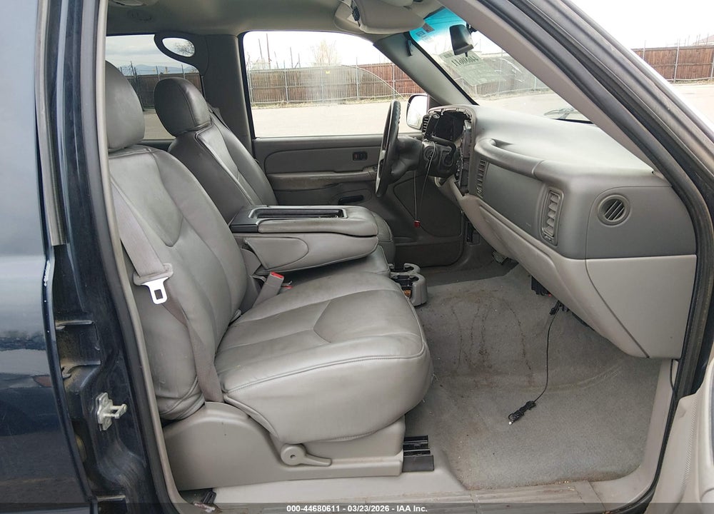 2004 CHEVROLET TAHOE LS VIN: 1GNEK13Z04J279733