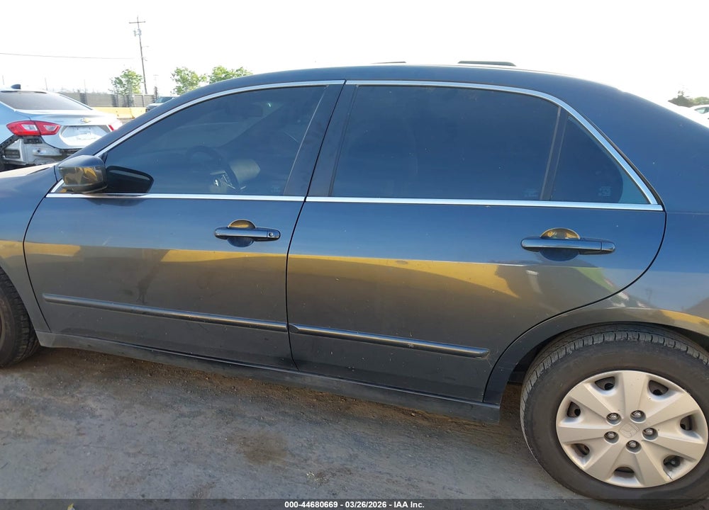2004 HONDA ACCORD 2.4 LX VIN: 1HGCM563X4A025652