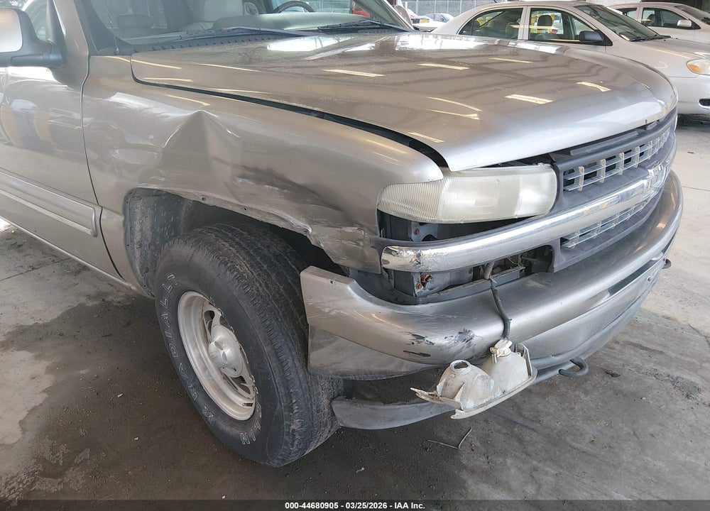 2001 CHEVROLET SUBURBAN 1500 LT VIN: 3GNFK16T81G131886