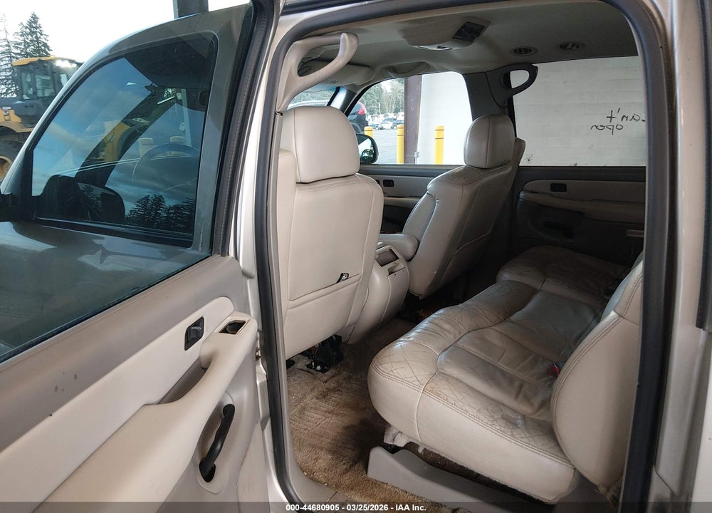 2001 CHEVROLET SUBURBAN 1500 LT VIN: 3GNFK16T81G131886