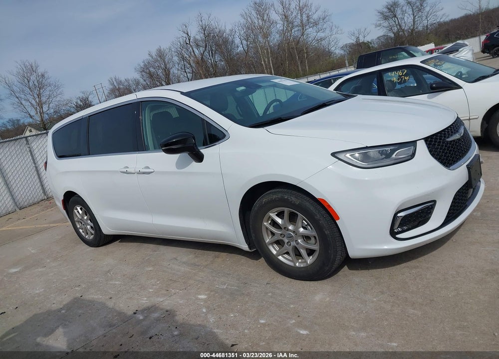 2024 CHRYSLER PACIFICA TOURING L VIN: 2C4RC1BGXRR165698