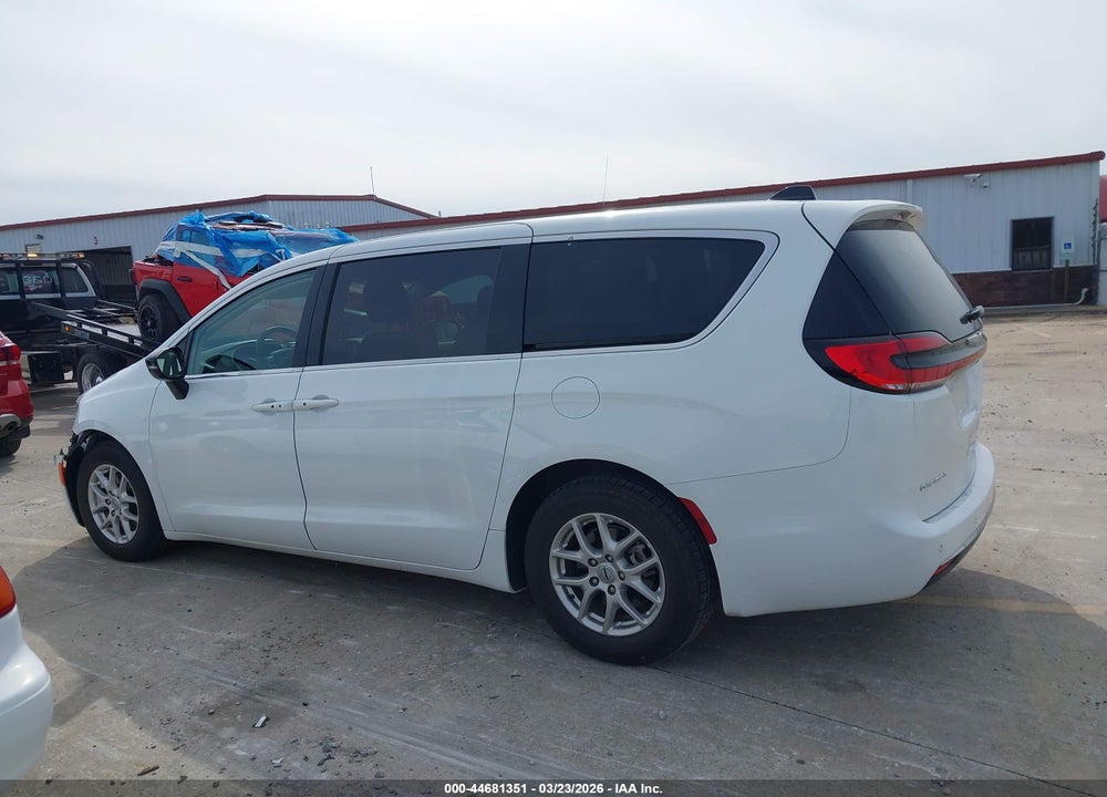 2024 CHRYSLER PACIFICA TOURING L VIN: 2C4RC1BGXRR165698