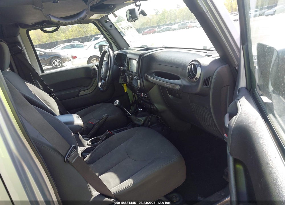 2016 JEEP WRANGLER UNLIMITED SPORT VIN: 1C4BJWDG1GL105915