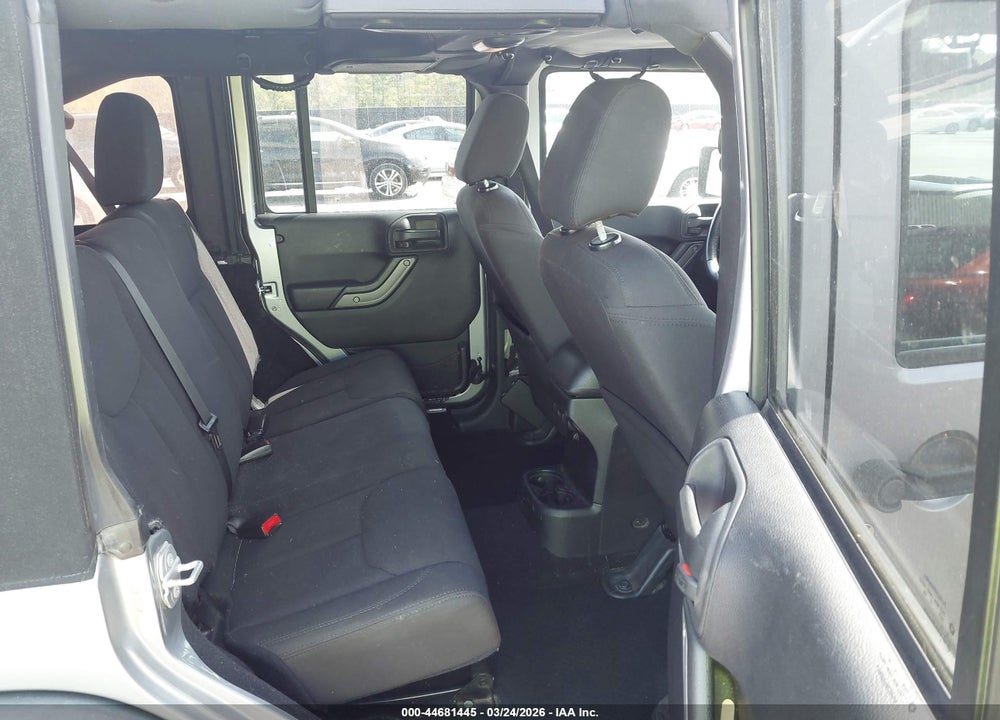 2016 JEEP WRANGLER UNLIMITED SPORT VIN: 1C4BJWDG1GL105915