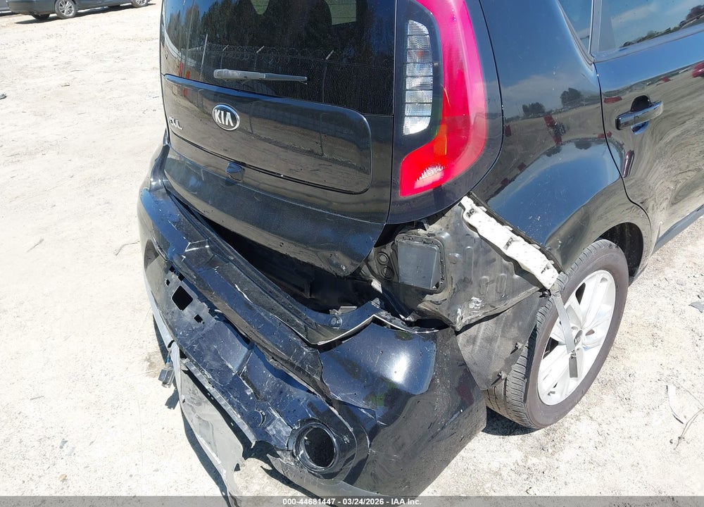 2018 KIA SOUL + VIN: KNDJP3A55J7888605