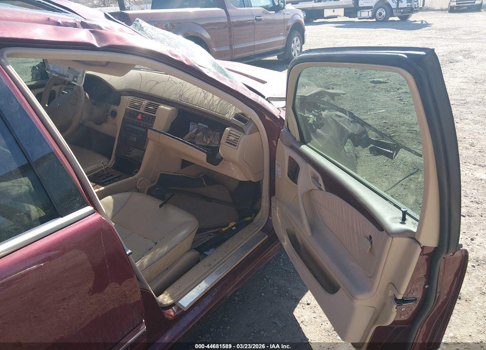 2000 MERCEDES-BENZ E 320 4M VIN: WDBJF82J1YX042198