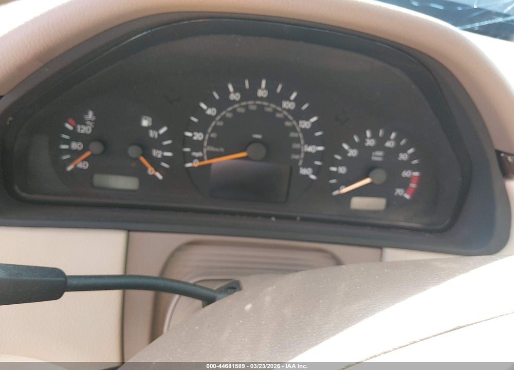 2000 MERCEDES-BENZ E 320 4M VIN: WDBJF82J1YX042198