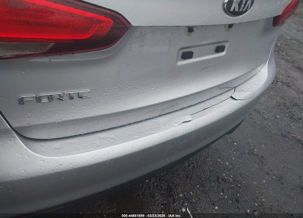2017 KIA FORTE LX VIN: 3KPFK4A74HE012114