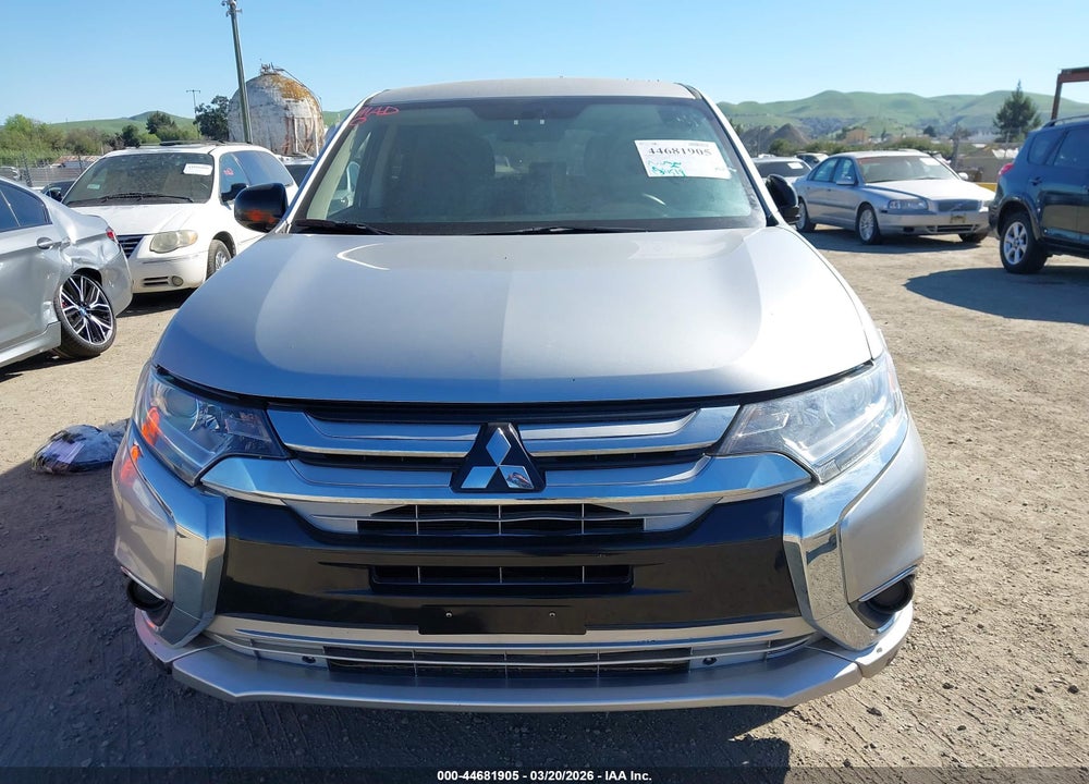 2018 MITSUBISHI OUTLANDER ES VIN: JA4AZ3A36JJ005536