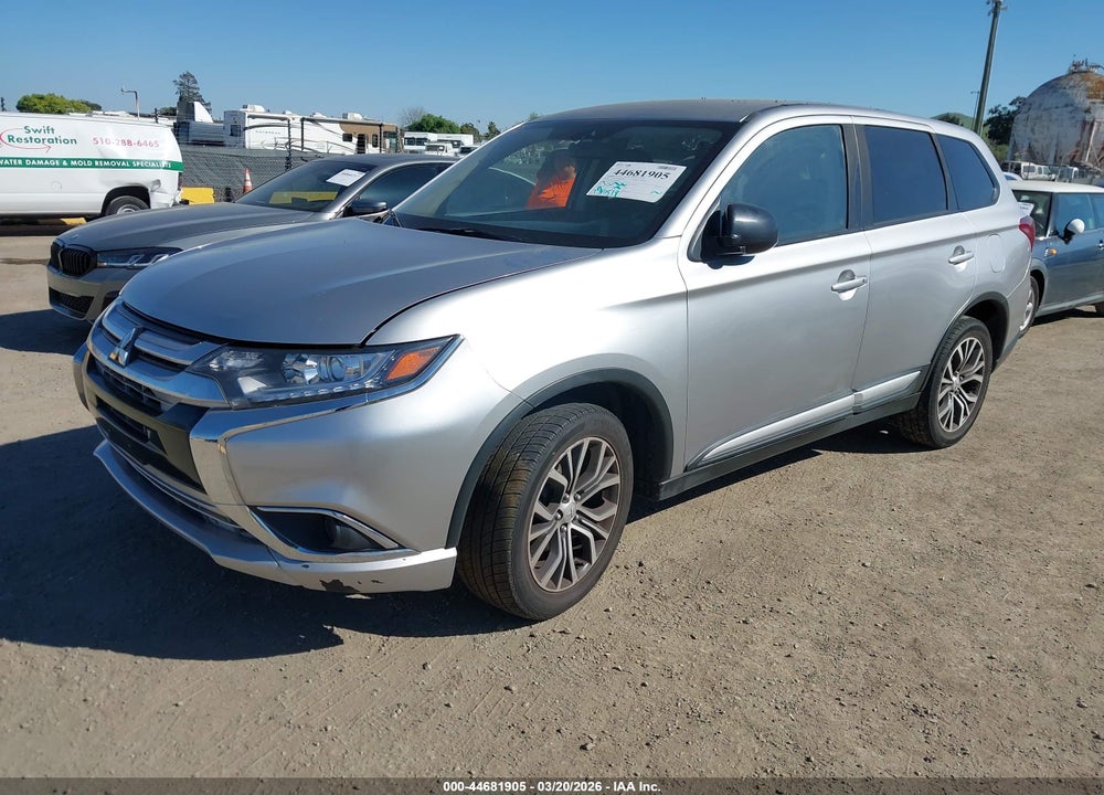 2018 MITSUBISHI OUTLANDER ES VIN: JA4AZ3A36JJ005536