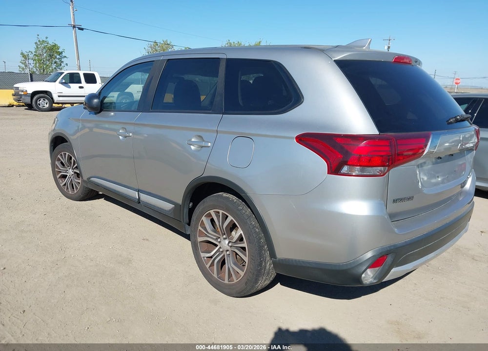 2018 MITSUBISHI OUTLANDER ES VIN: JA4AZ3A36JJ005536
