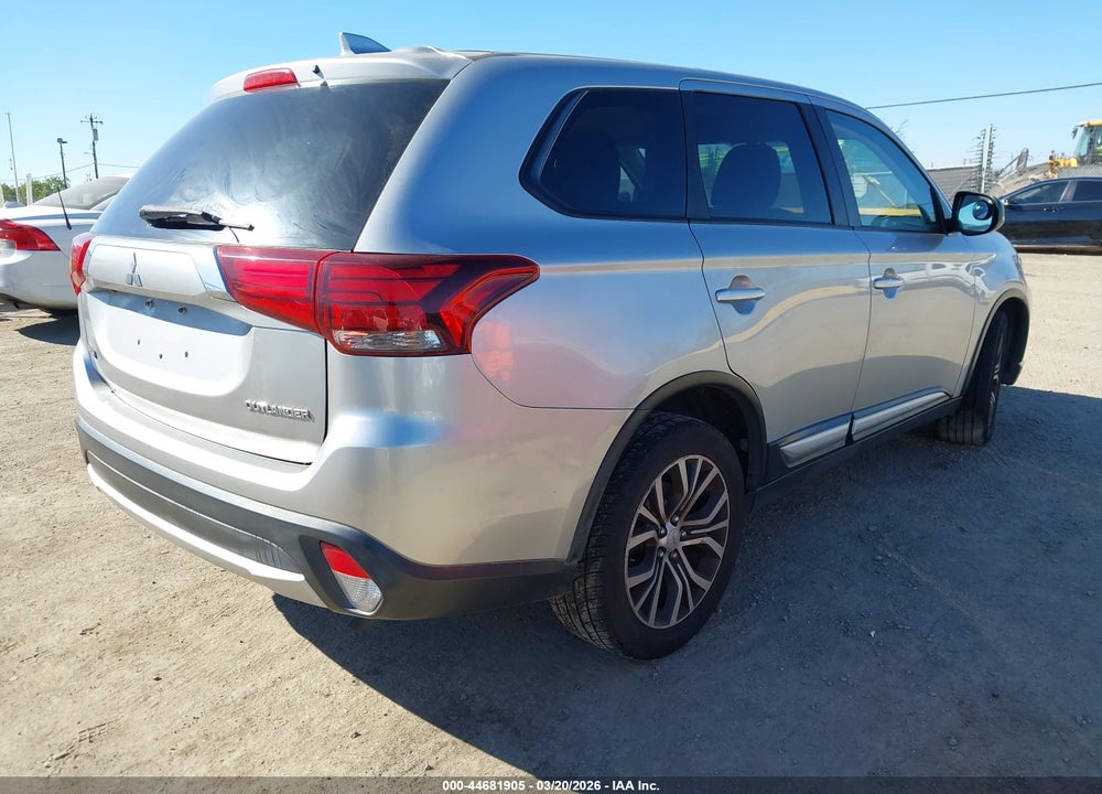 2018 MITSUBISHI OUTLANDER ES VIN: JA4AZ3A36JJ005536