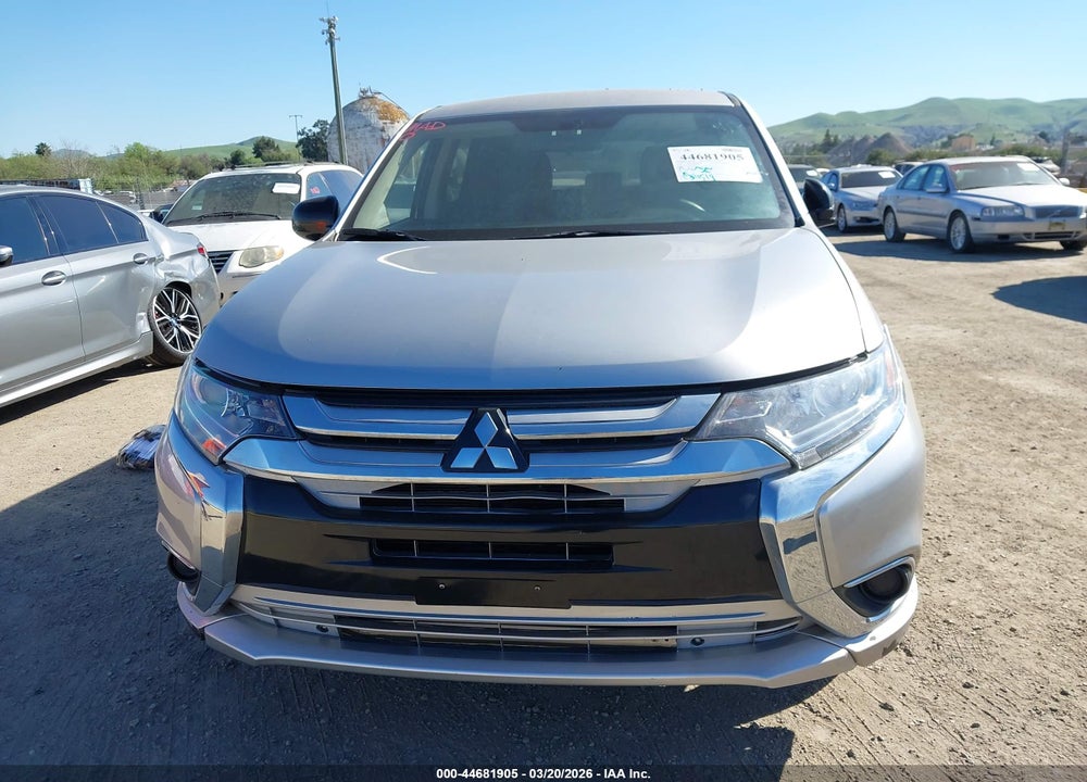 2018 MITSUBISHI OUTLANDER ES VIN: JA4AZ3A36JJ005536