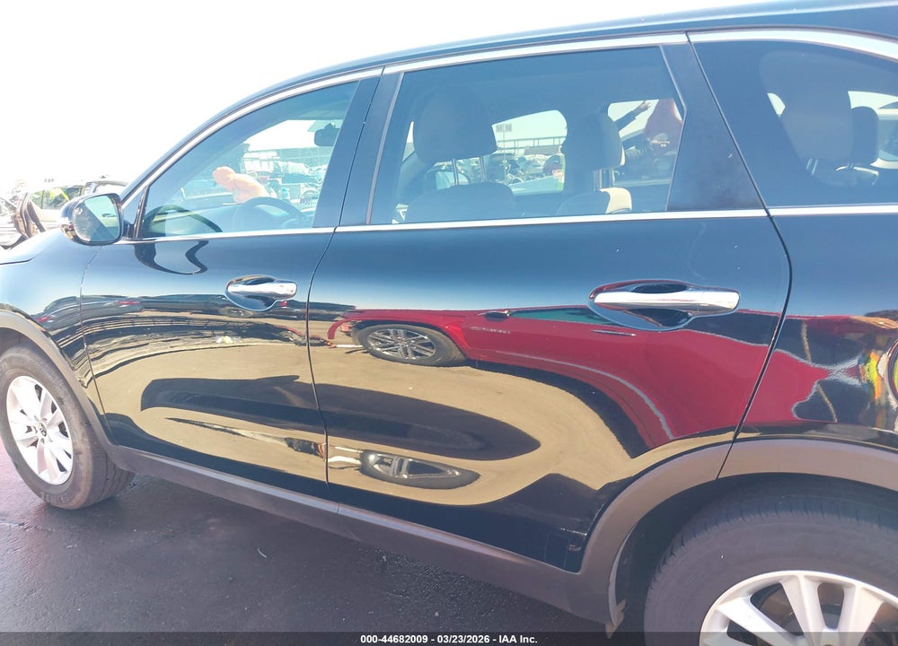 2019 KIA SORENTO 2.4L LX VIN: 5XYPG4A33KG477142