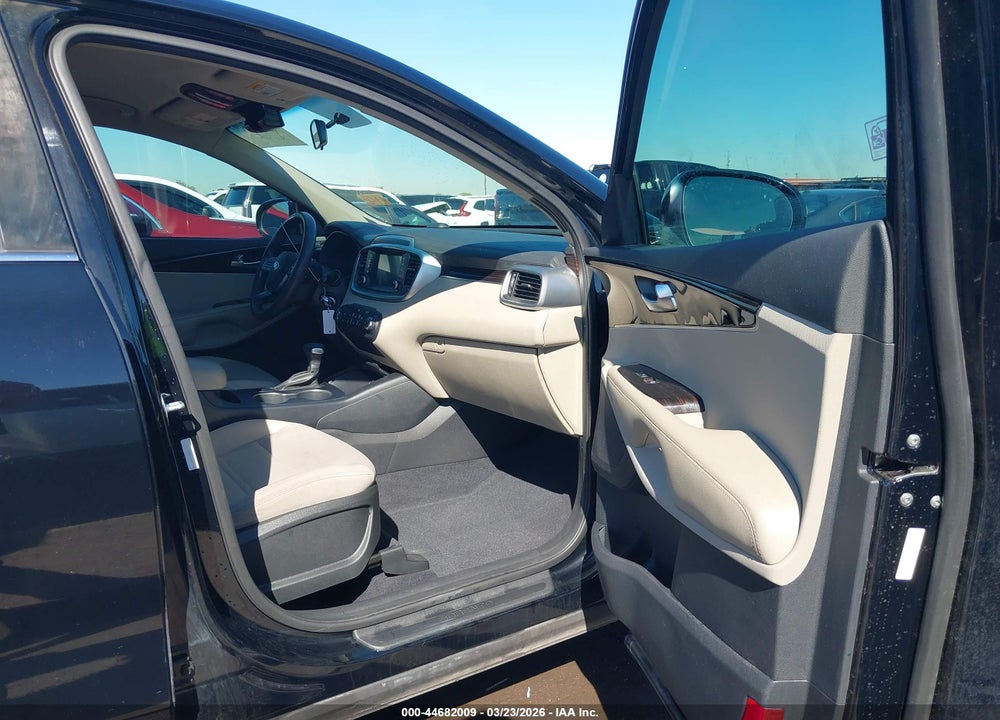 2019 KIA SORENTO 2.4L LX VIN: 5XYPG4A33KG477142