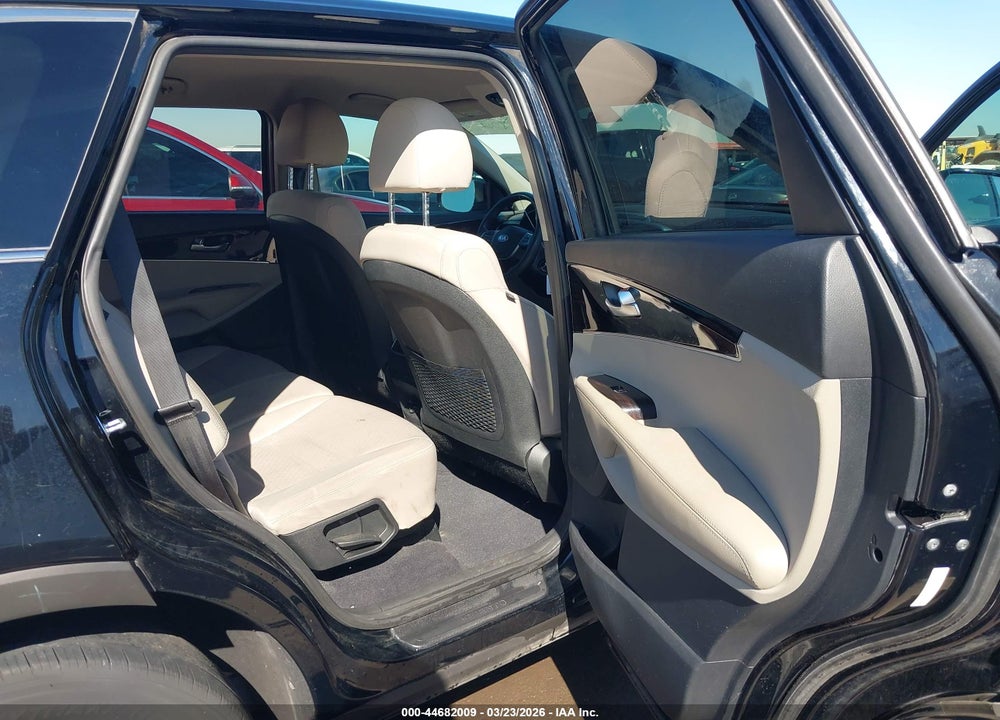 2019 KIA SORENTO 2.4L LX VIN: 5XYPG4A33KG477142