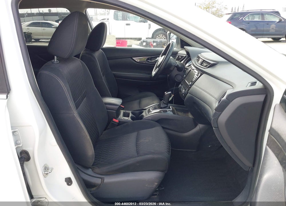 2018 NISSAN ROGUE SV VIN: KNMAT2MT6JP587597