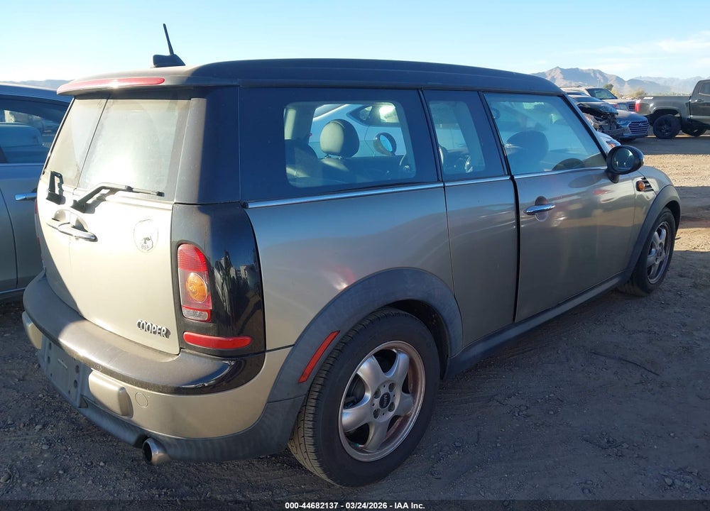 2009 MINI COOPER CLUBMAN VIN: WMWML335X9TX36390