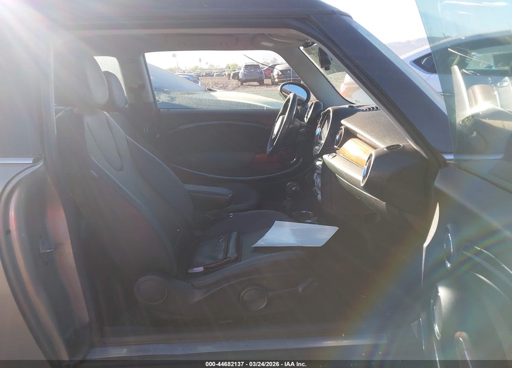 2009 MINI COOPER CLUBMAN VIN: WMWML335X9TX36390