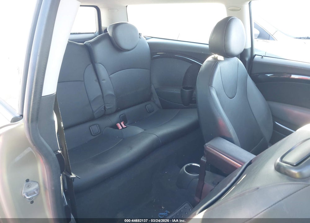 2009 MINI COOPER CLUBMAN VIN: WMWML335X9TX36390