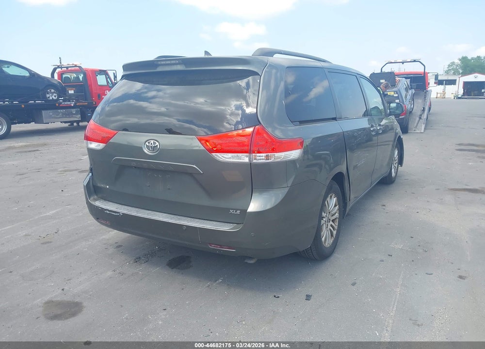 2011 TOYOTA SIENNA XLE V6 VIN: 5TDYK3DC1BS055690