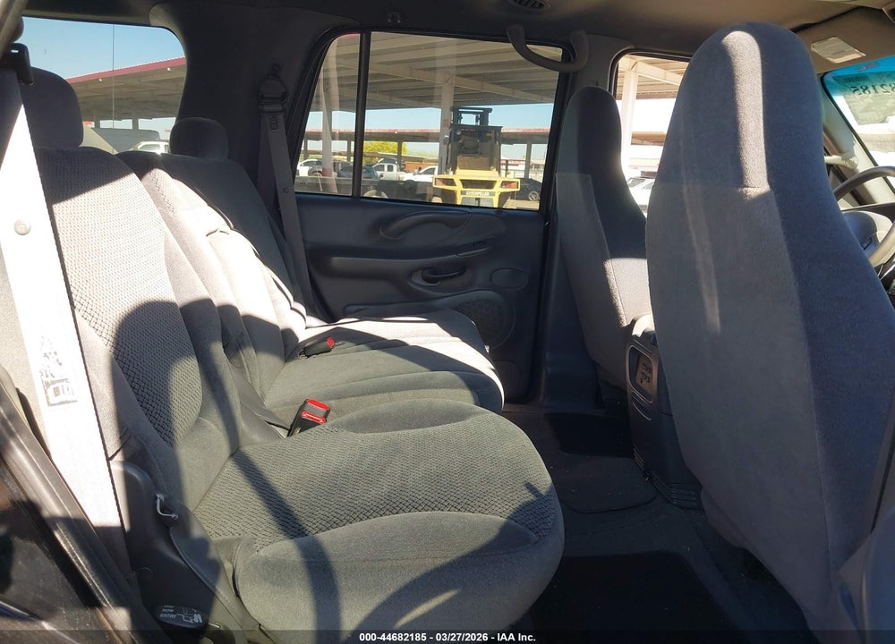 2000 FORD EXPEDITION XLT VIN: 1FMRU1664YLB57310