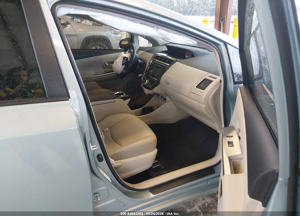 2016 TOYOTA PRIUS V FIVE VIN: JTDZN3EU3GJ045010